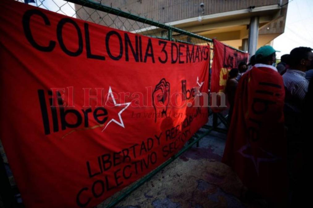 Simpatizantes de Libre protestan por decisiones en sesión preparatoria (FOTOS)