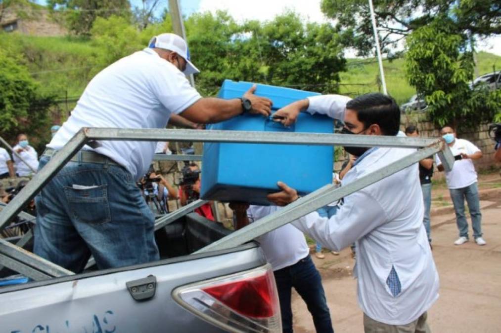 Lo que debes saber antes de acudir al 'Vacunatón' de este fin de semana (FOTOS)