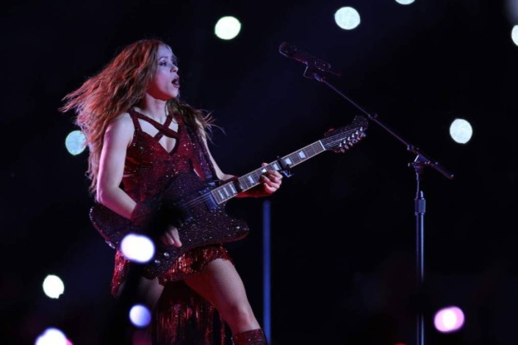 ¡Hasta Bad Bunny apareció! Las mejores fotos del show de JLo y Shakira en el Super Bowl