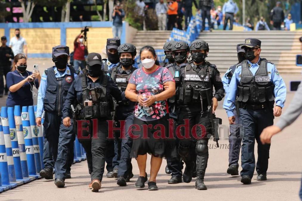 Las imágenes que dejó el traslado de la jefa narco Herlinda Bobadilla a la capital