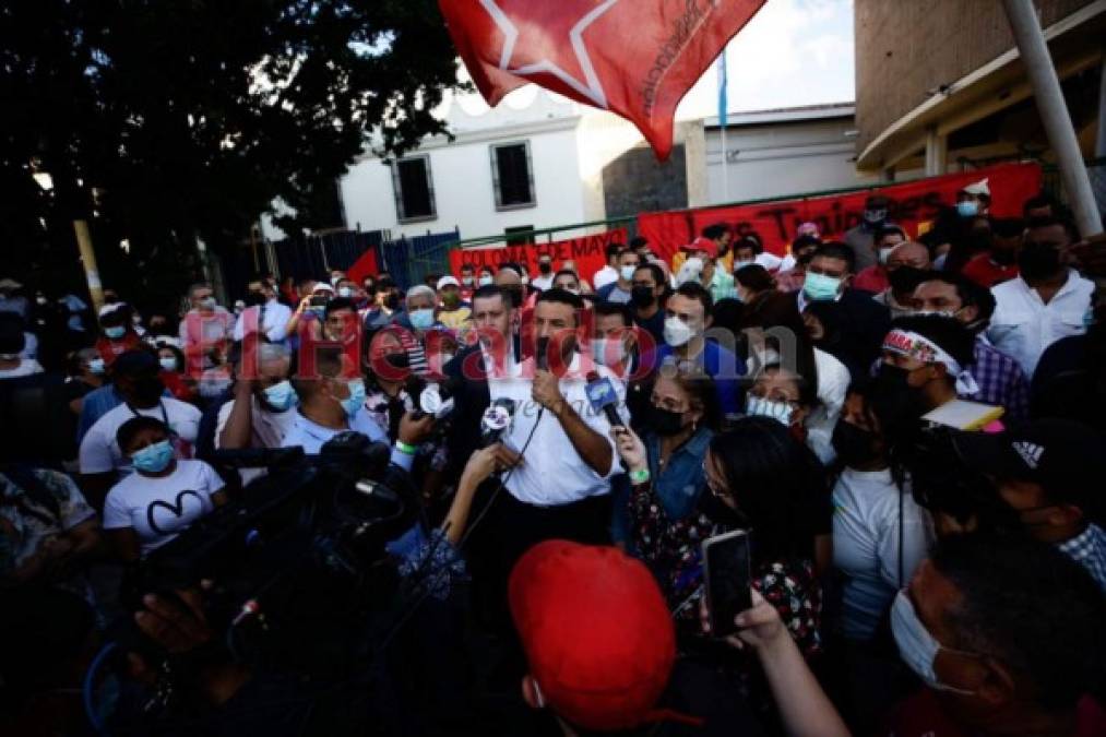 Simpatizantes de Libre protestan por decisiones en sesión preparatoria (FOTOS)