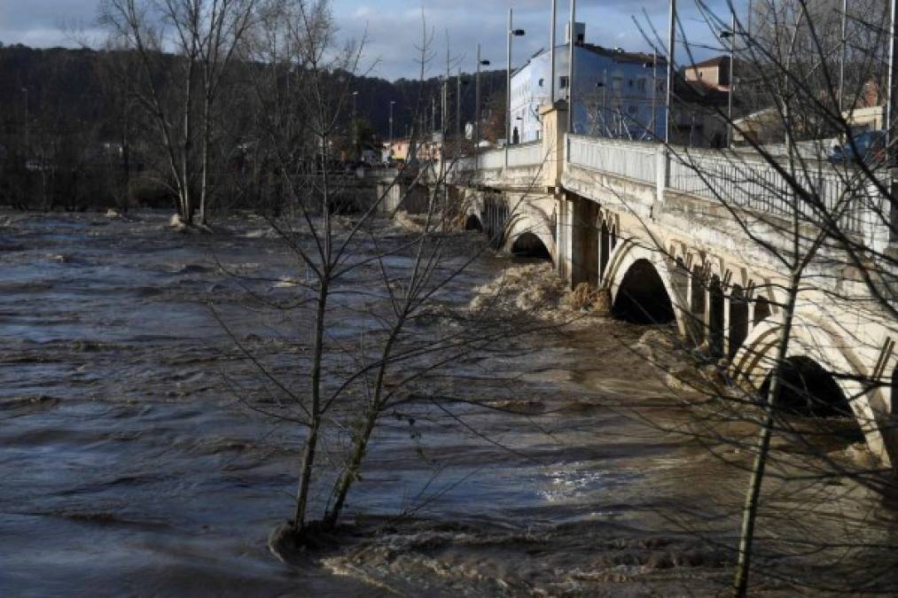 Potente tormenta Gloria en España ya deja 11 muertos y 5 desaparecidos