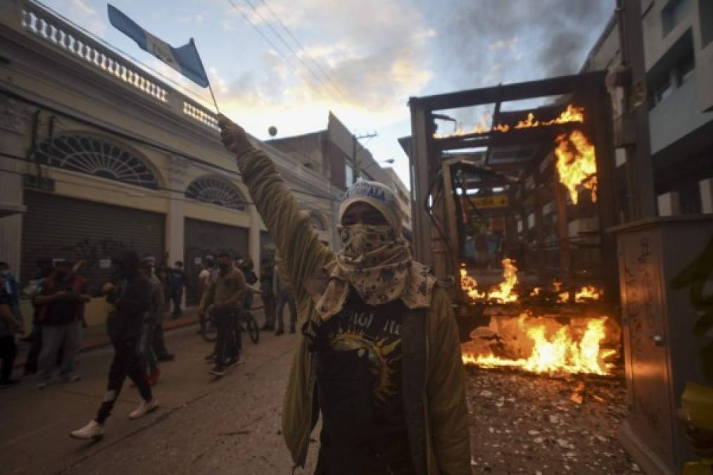 Las imágenes más impactantes de las protestas en Guatemala (FOTOS)