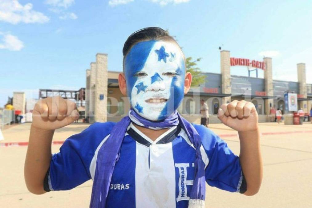 Belleza y color en el Toyota Stadium para apoyar a Honduras