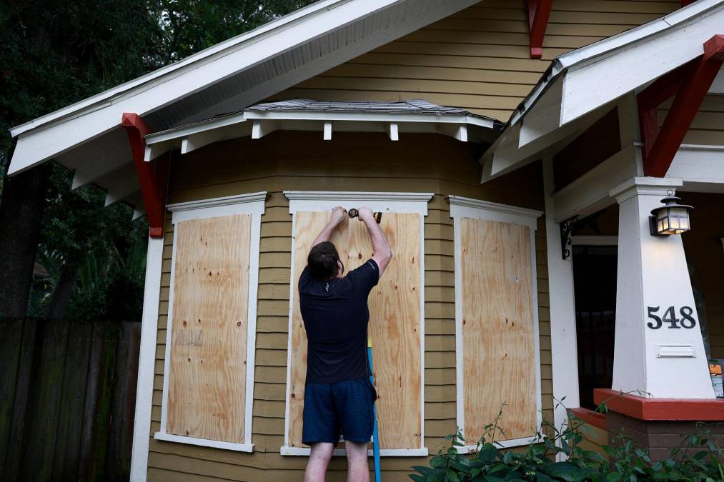 Florida se prepara para el impacto del huracán Ian