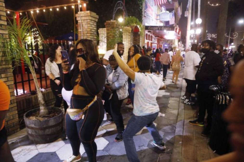FOTOS: Festejos e irresponsabilidad en Tampa, Florida, previo al Super Bowl LV