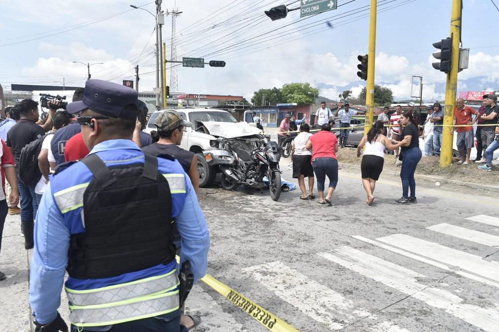 Con placa guatemalteca, armas y prófugo, conductor abandonó escena tras embestir y matar a dos mujeres en Choloma