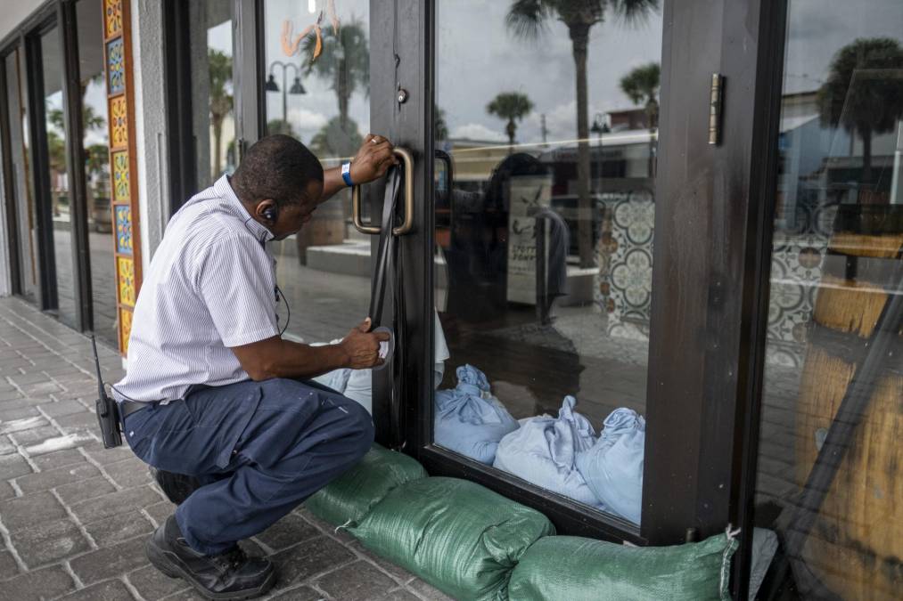 Florida se prepara para el impacto del huracán Ian
