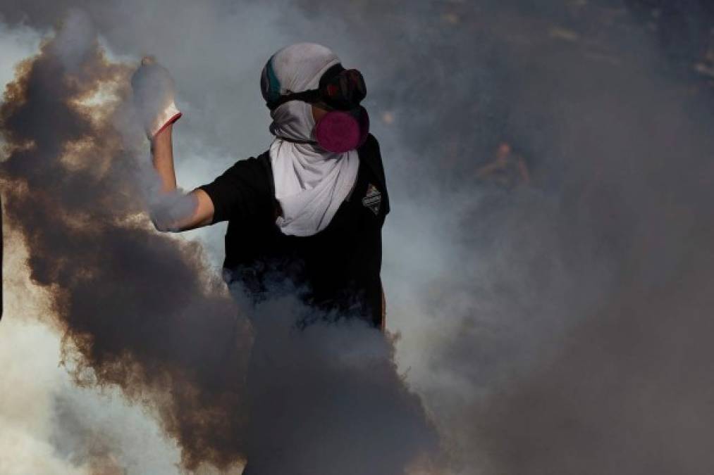 FOTOS: Ya son 29 los muertos durante disturbios y tensas protestas en Chile