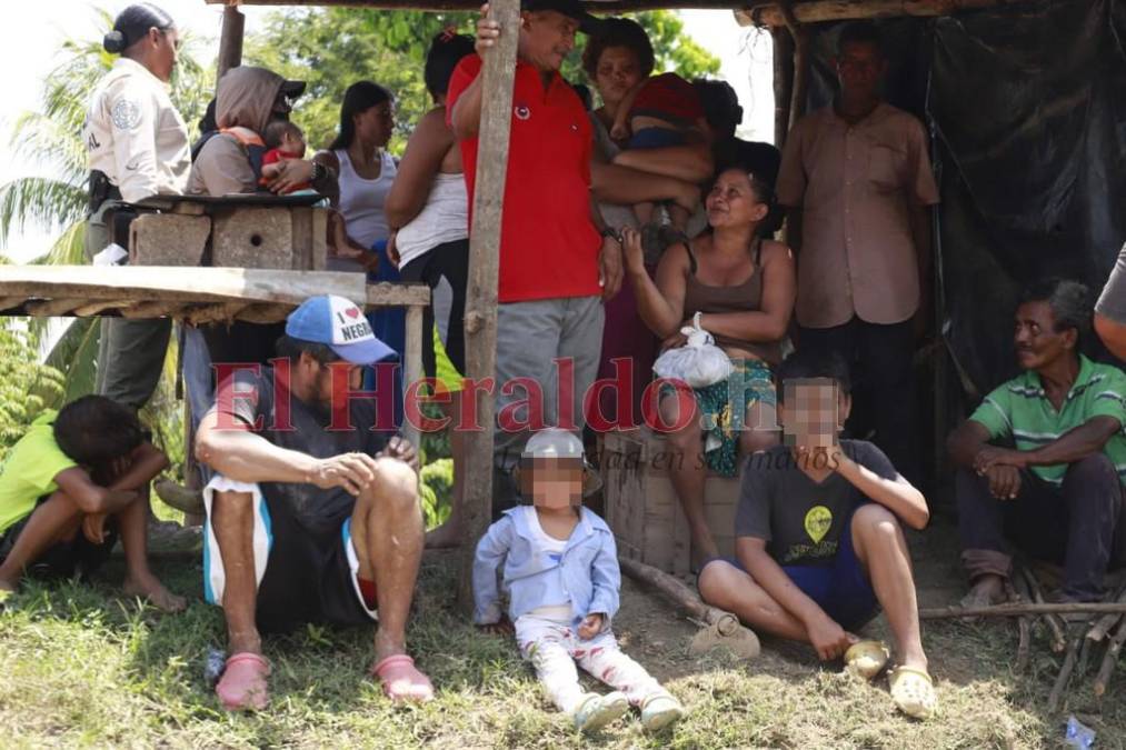 Desolados y a la espera de ayuda están decenas de familias en excampos bananeros