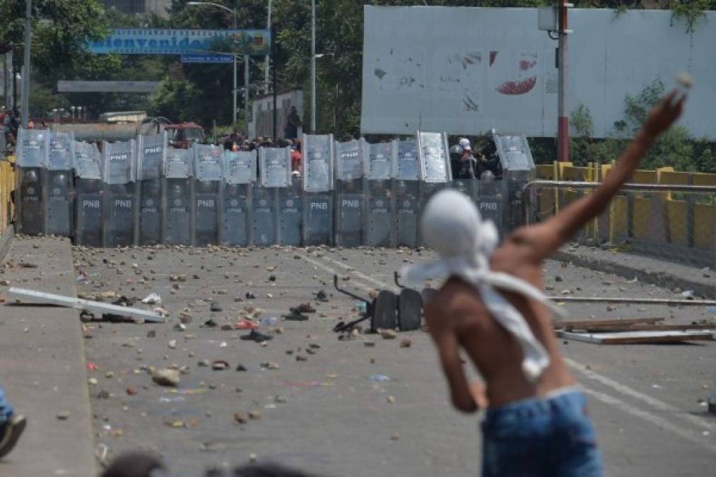 10 fotos que resumen el intento de ingreso de ayuda humanitaria a Venezuela  