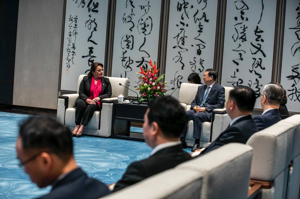 Así fue el recibimiento de la presidenta Xiomara Castro en su primera visita a China