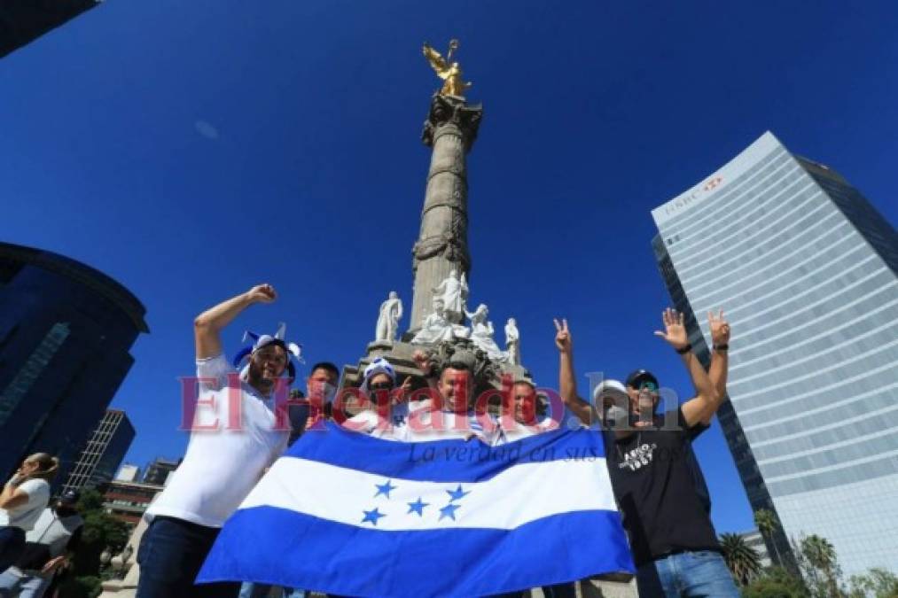 ¡Ambientazo! Afición catracha y mexicana ya palpita cerca del Azteca