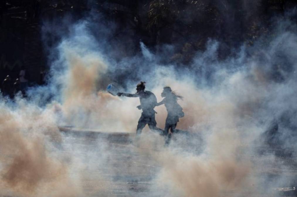 FOTOS: Ya son 29 los muertos durante disturbios y tensas protestas en Chile