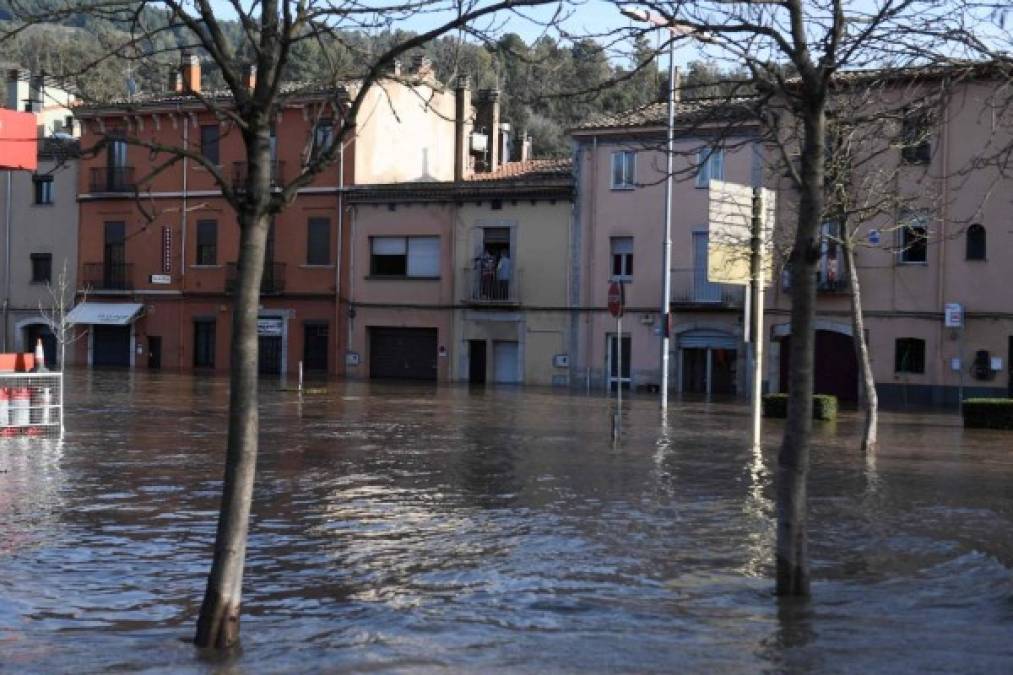 Potente tormenta Gloria en España ya deja 11 muertos y 5 desaparecidos