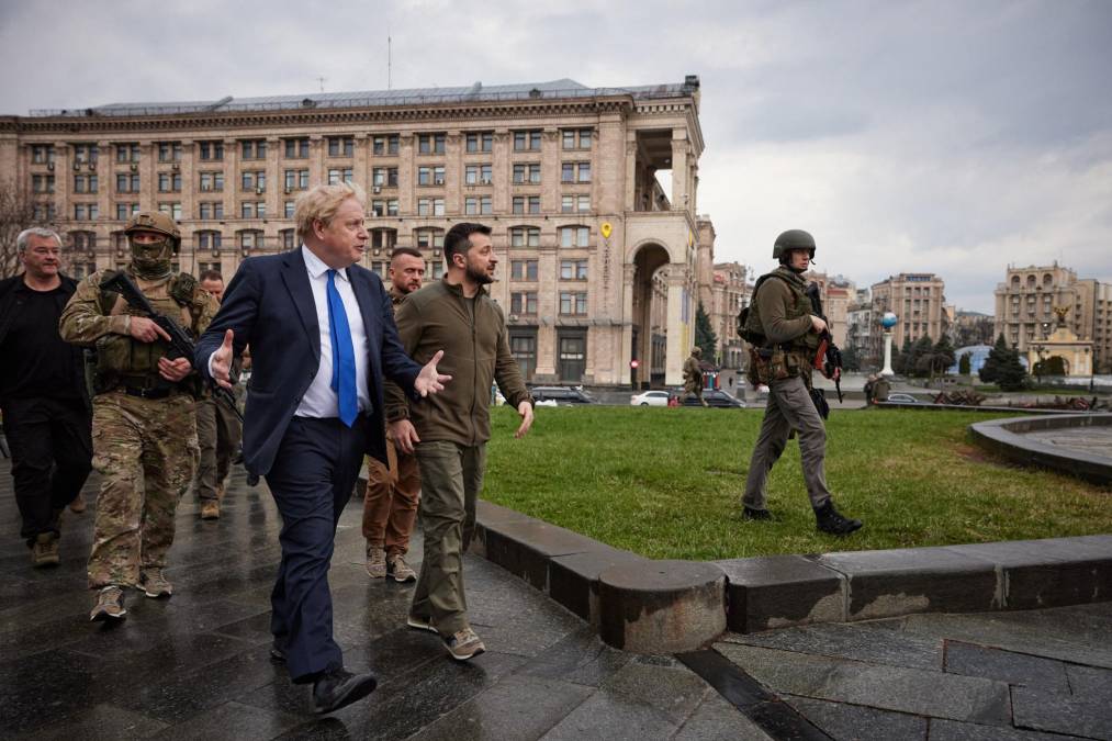 Johnson y Zelensky dieron un paseo por Kiev, la ciudad atacada por Rusia