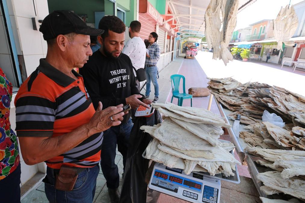 Pescado seco, tradición en Semana Santa, ya inunda los mercados capitalinos