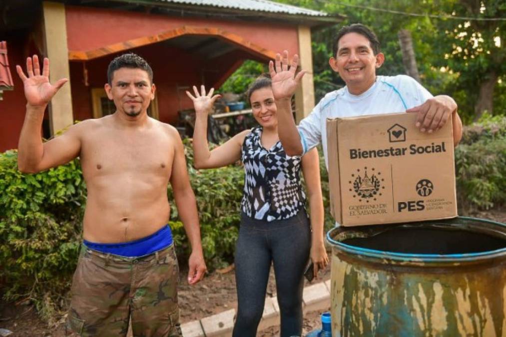 Con alegría y gratitud: hondureños afectados por Eta reciben alimentos de El Salvador (FOTOS)