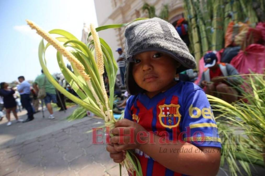 Comienza la venta de ramos y cruces previo al inicio de la Semana Santa