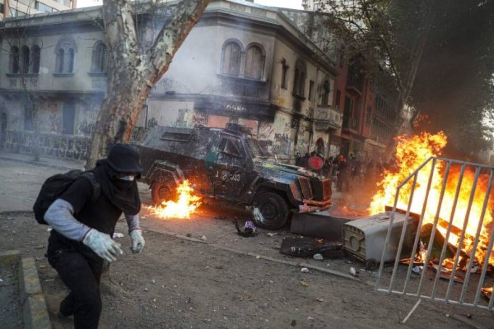 Destrozos y policías heridos: las violentas protestas en Chile (FOTOS)