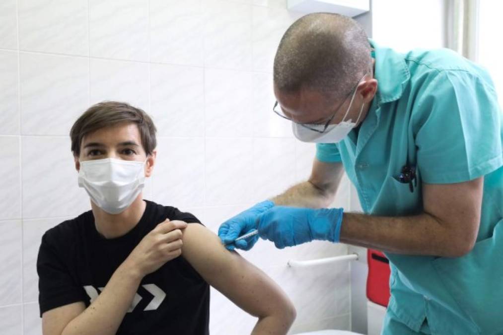 Las imágenes de un mundo esperanzado ante llegada de la vacuna contra el covid