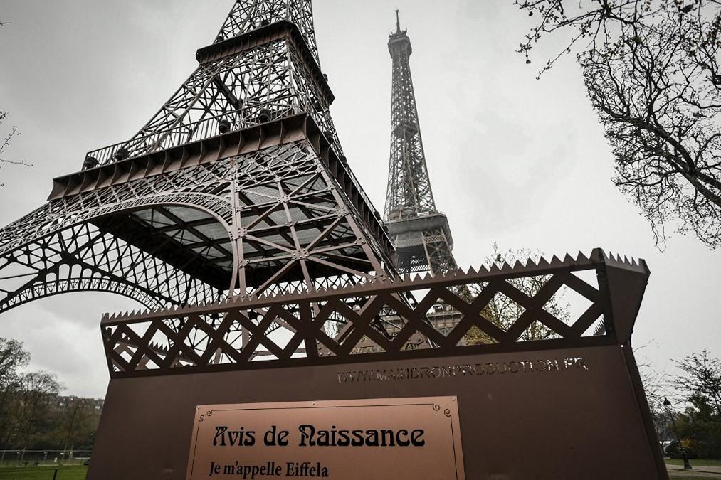 Eiffela, así luce la segunda torre Eiffel que acompaña a la original en su 134 aniversario