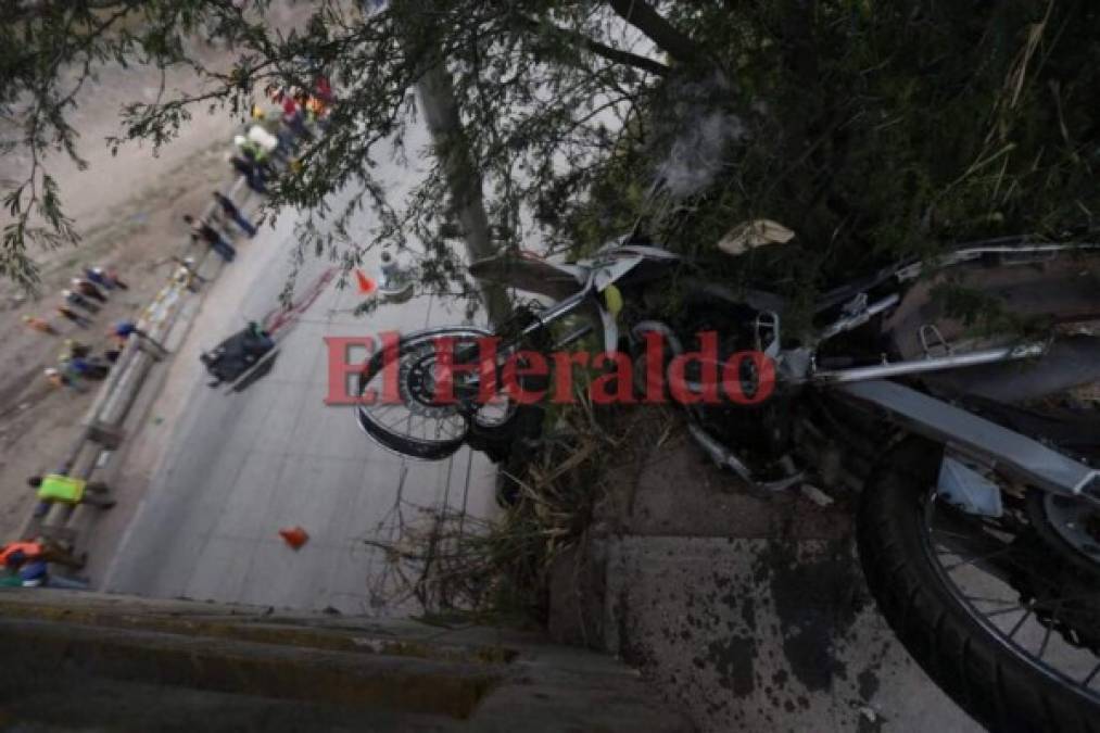Dolorosas imágenes del fatal accidente de motocicleta de madre e hijo en el anillo periférico
