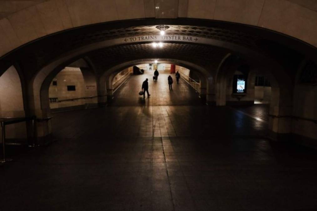 FOTOS: Coronavirus vuelve fantasmal Nueva York, la ciudad que no duerme