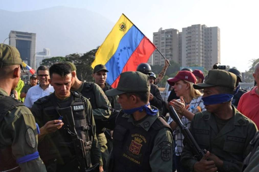 Fotos: Levantamiento militar en Venezuela para derrocar al régimen de Maduro