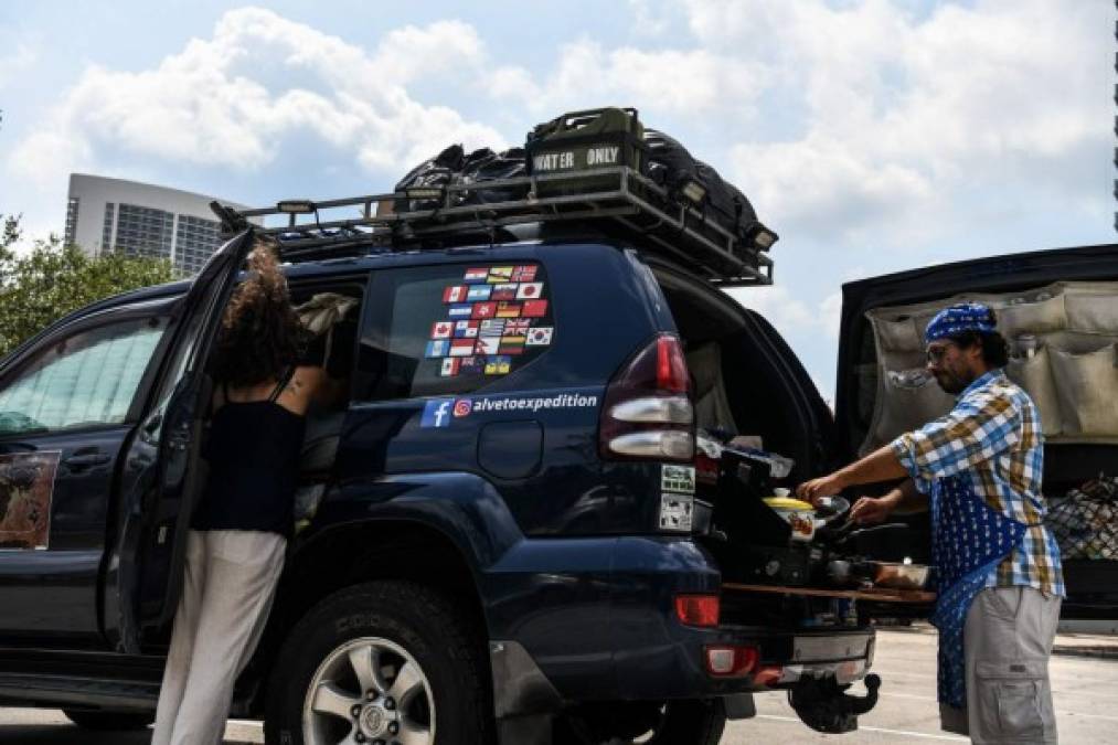 FOTOS: El calvario de dos trotamudos varados en Florida por el Covid-19