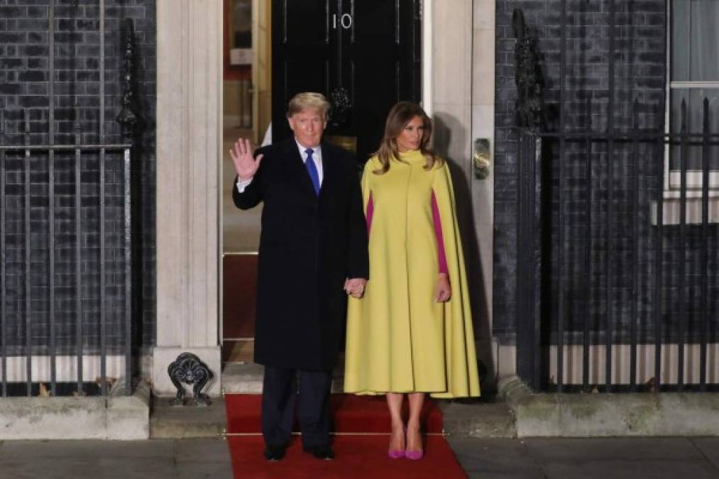 El criticado atuendo de Melania Trump durante su visita a la Familia Real