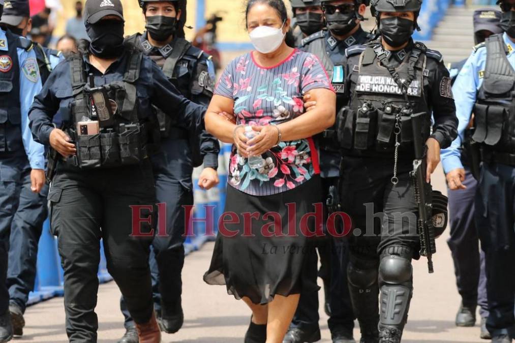 Las imágenes que dejó el traslado de la jefa narco Herlinda Bobadilla a la capital