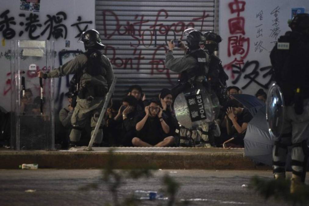 FOTOS: Hong Kong entra en 2020 con masivas y tensas manifestaciones   