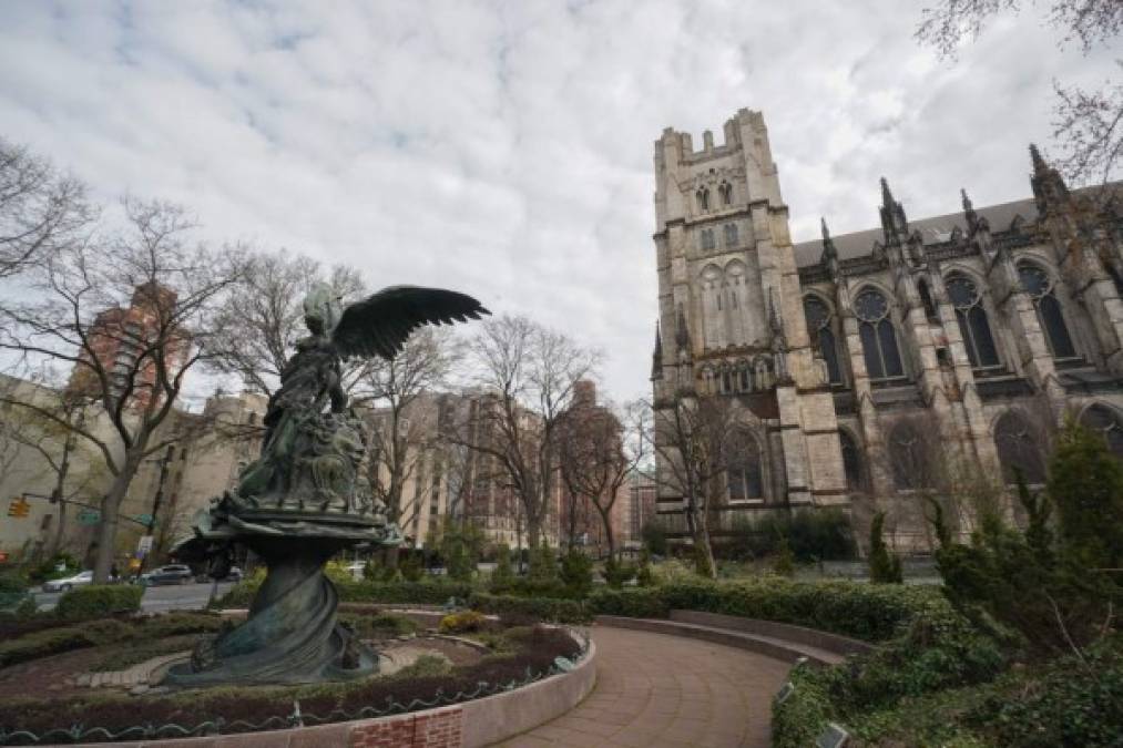 Nueva York habilita imponente catedral para pacientes de Covid-19