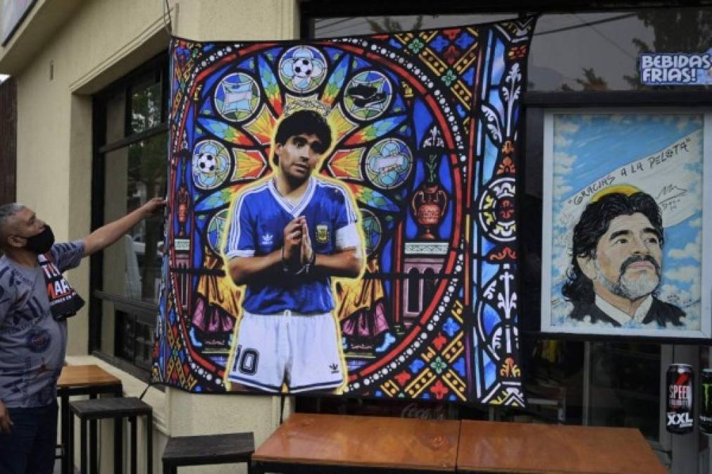 Entre homenajes y escándalo por violación, se cumple un año de la muerte de Maradona (FOTOS)