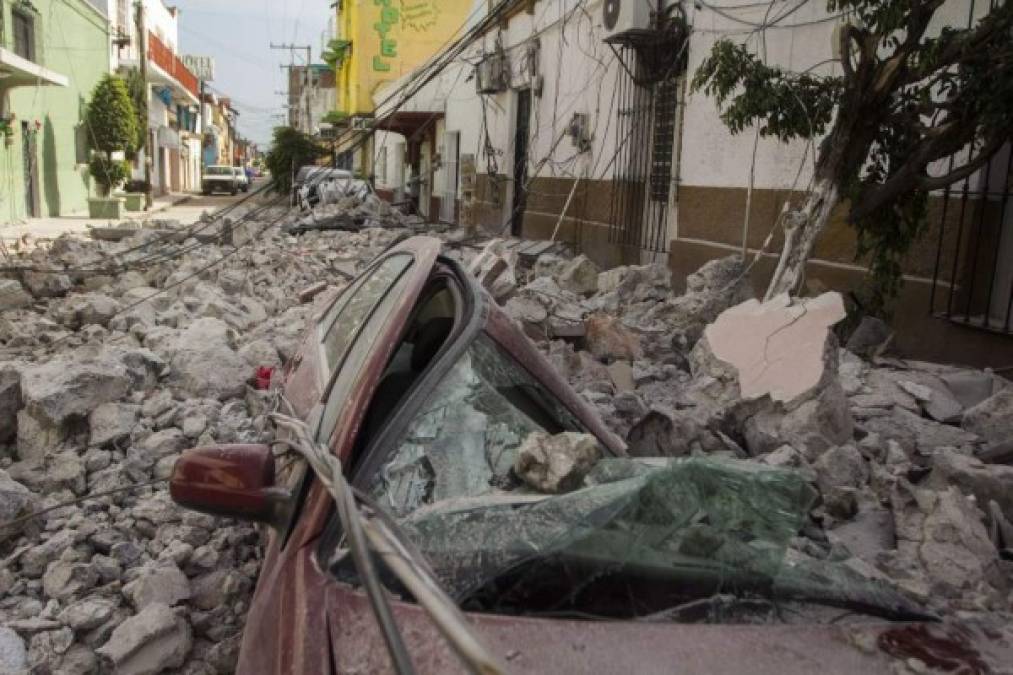 FOTOS: Escombros y dramáticos rescates tras sismo de 7.1 en México