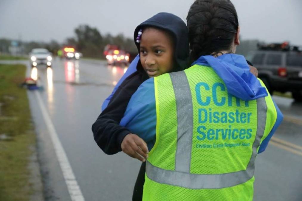 Personas heridas, evacuaciones e inundaciones deja el paso del huracán Florence en Carolina del Norte