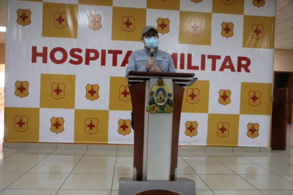 FOTOS: Enérgico y motivado, así abandonó el presidente Hernández el Hospital Militar