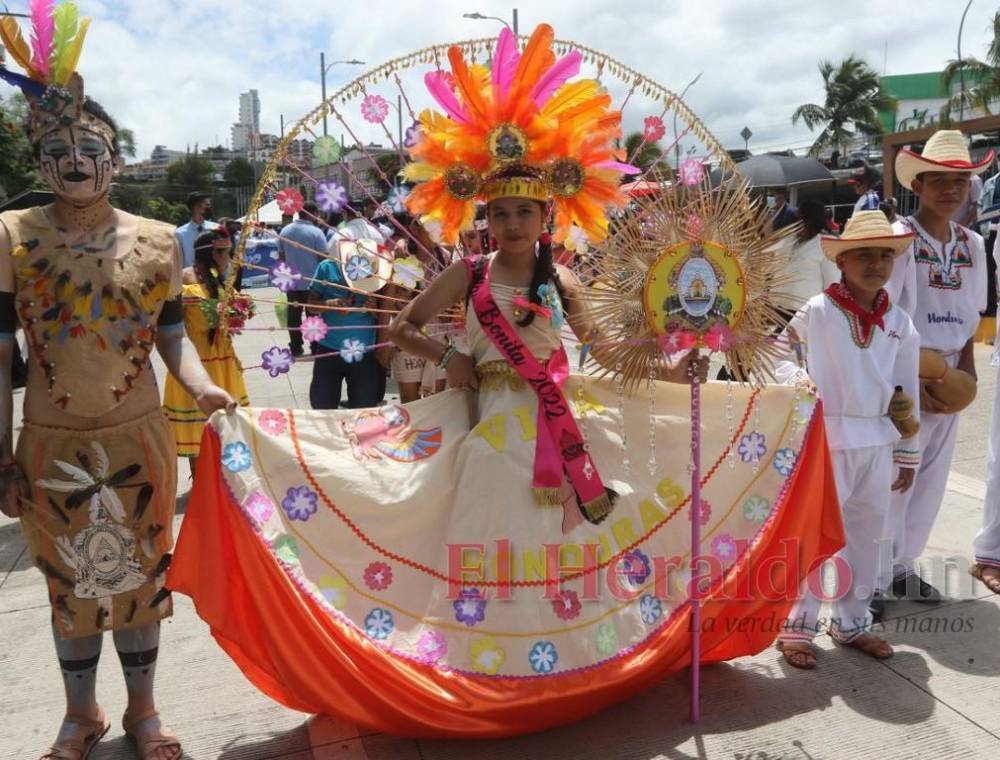 Los mejores trajes típicos de los desfiles patrios