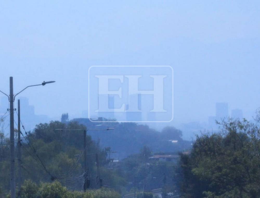 Capa de humo y calor elevan índice de mala calidad del aire en Tegucigalpa