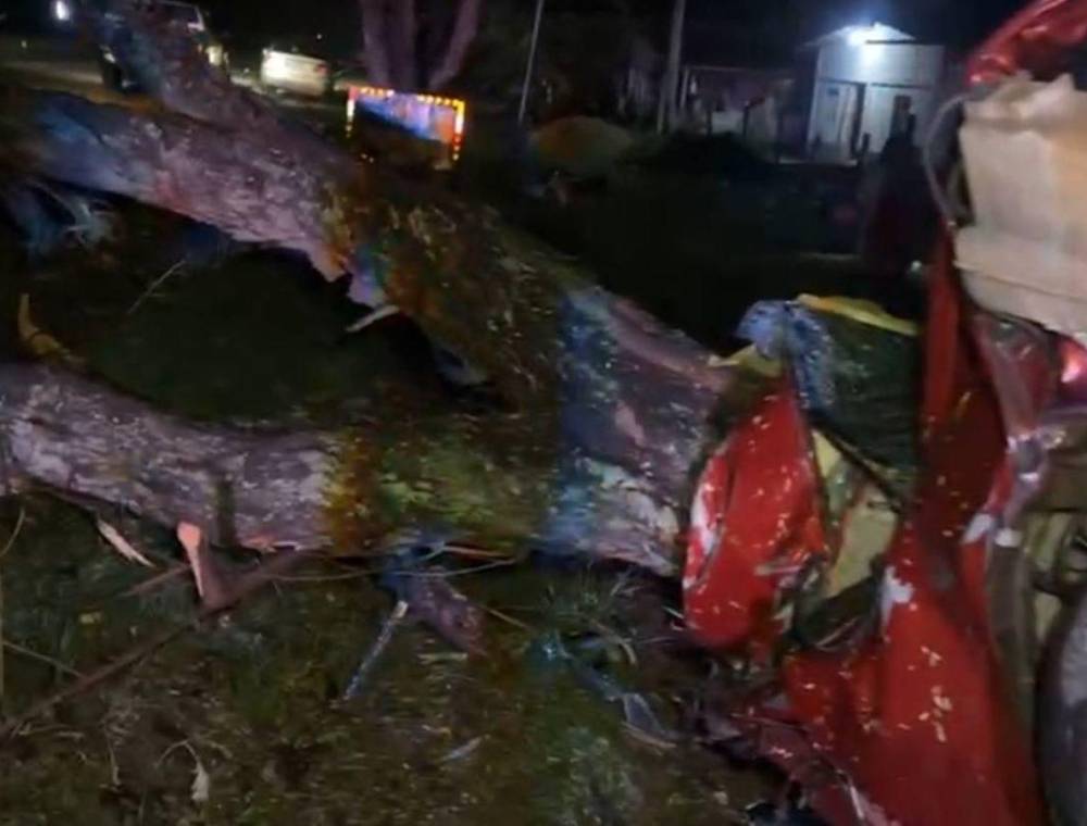 El carro se partió en dos al estrellarse y quedó atrapado: Álvaro Samarriba murió en un fatal accidente