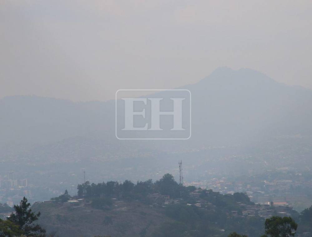 Llena de densa bruma: así luce la capital hondureña