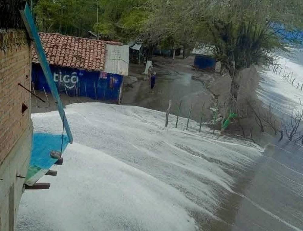 Las imágenes que deja el fuerte oleaje registrado en Cedeño por tormenta Cristina