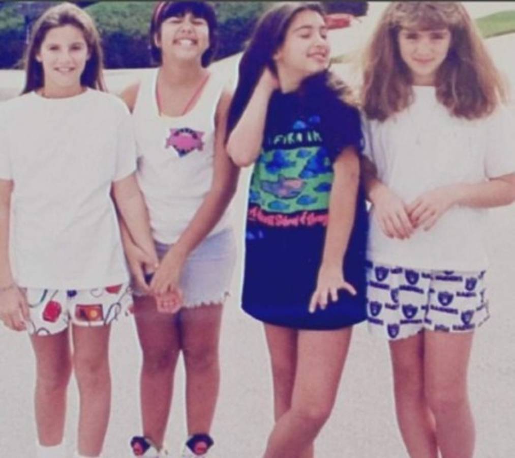 Kim Kardashian comparte una foto de su infancia donde aparece con su hermana