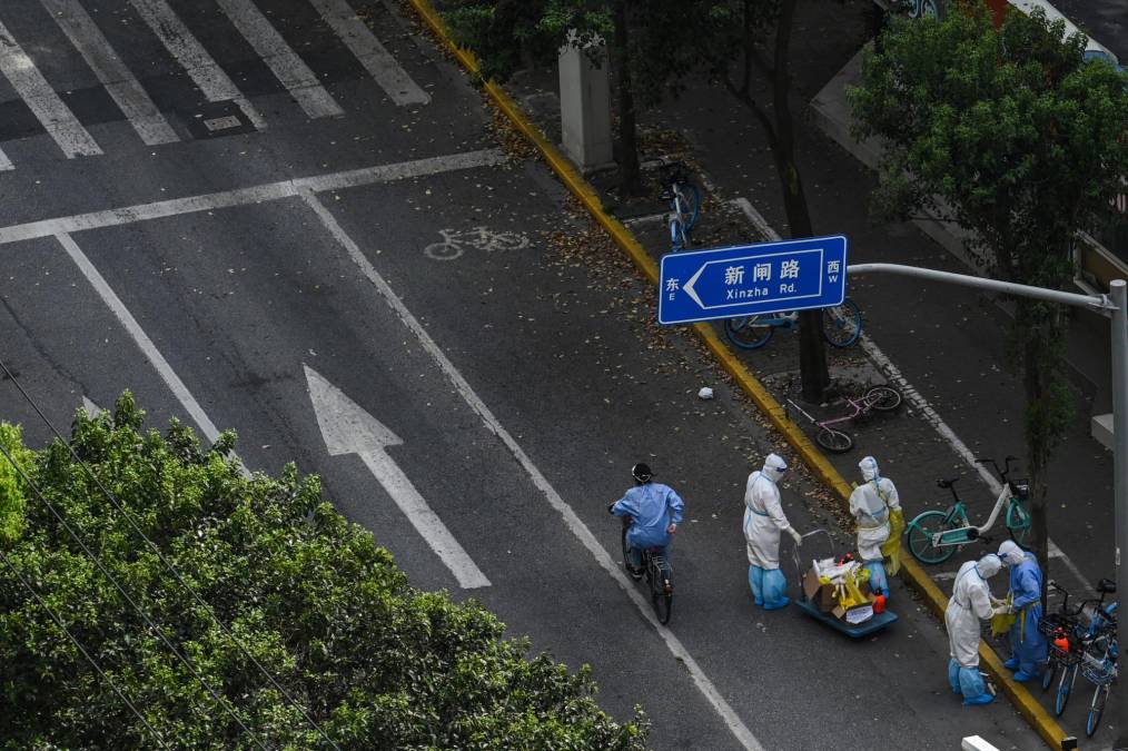 Gritos, desabastecimiento y suicidios por covid: ¿Qué está pasando en Shanghái?