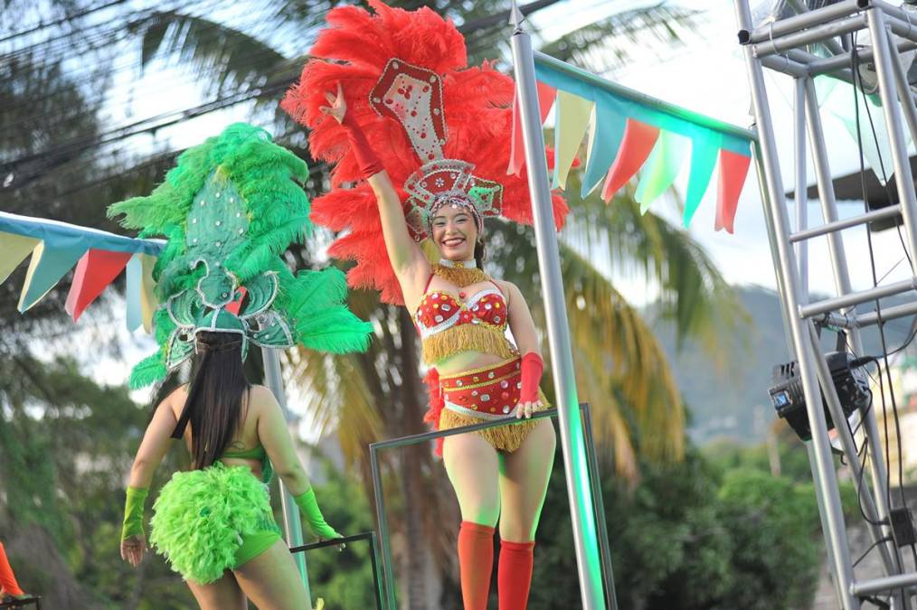 Derroche de belleza y sonrisas en carnaval de Tegucigalpa