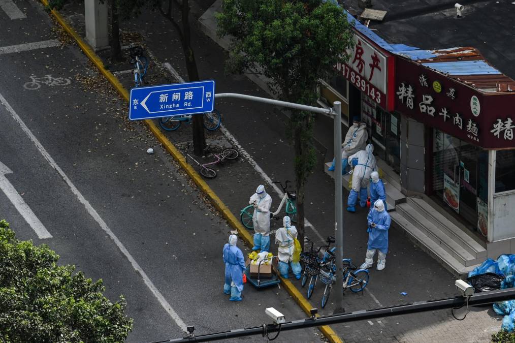 Gritos, desabastecimiento y suicidios por covid: ¿Qué está pasando en Shanghái?