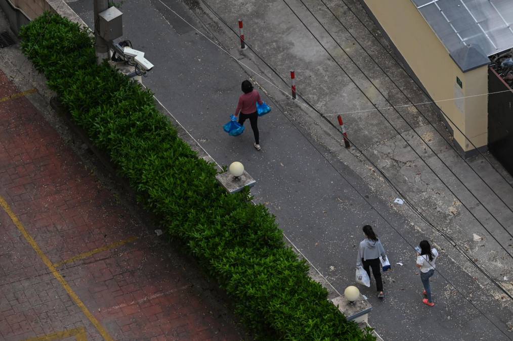 Gritos, desabastecimiento y suicidios por covid: ¿Qué está pasando en Shanghái?