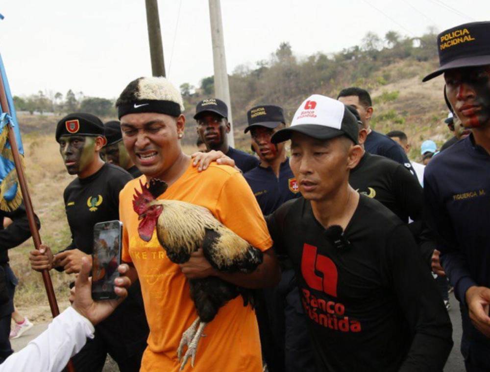 El tiktoker hondureño se sumó al reto junto a Shin Fujiyama.