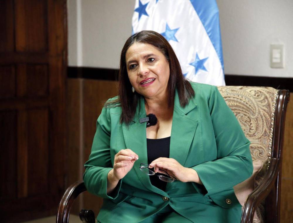 La ministra de la Secretaría de Agricultura y Ganadería (SAG), Laura Suazo, afirmó que están trabajando para atender los problemas que enfrenta la industria del camarón.